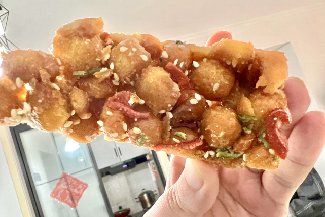 哈啦豆是开封传统的老点心,现在市面上已经不太常见了.