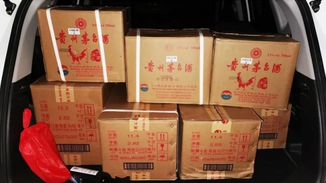 3名男子深夜翻墙,盗走东莞一户人家多箱茅台酒,一天后落网