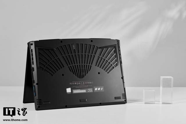 aorus 15p xd 游戏本图赏:300hz 加持,为电竞而生的炫酷游戏本