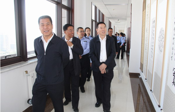 图:王武道(左一)