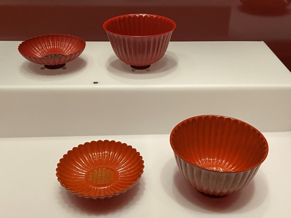 岩木利之　和紙貼板漆塗　茶碗　共箱　直径11㎝　東山5-1209① 乾漆 椀 2個 岩木鋓之 和紙貼抜 漆塗 茶碗 一閑張 和紙 堆