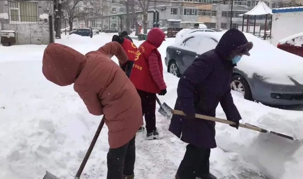 "的孩子们△网友刘小硕提供小编提醒看齐小伙伴雪天路滑出门注意安全