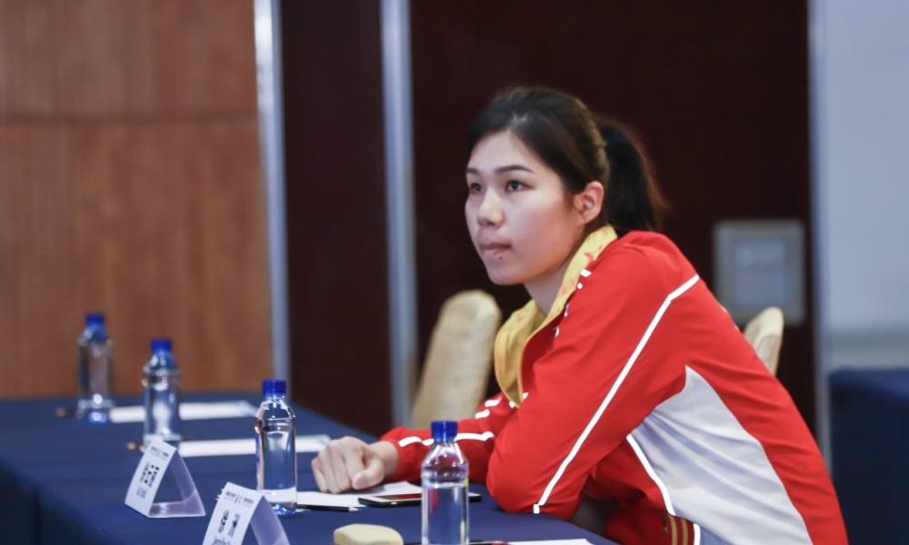 之后徐妈妈打电话心疼的对徐丽云说:好好地一个小姑娘非要去练体育,受