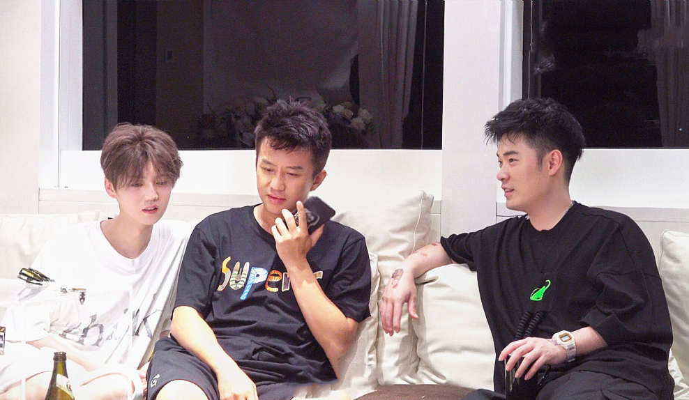 尹正晒陈赫旧照,太嫩了不敢相信,粉丝:那是你们永远都回不去的从前