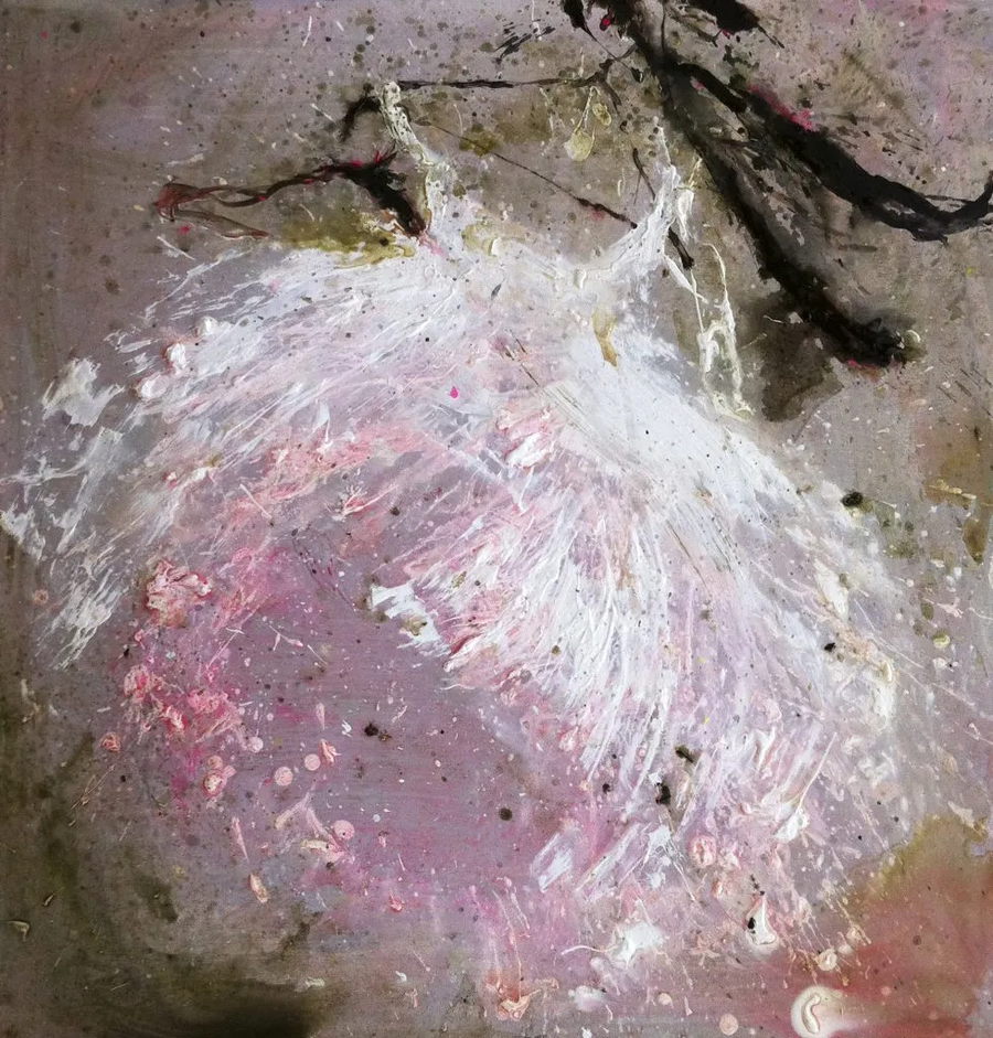 看肆意泼洒的颜料变成美妙绝伦的花裙子