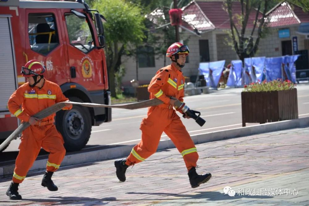 只要警報聲響起,他們便立馬停下當下之事,並以迅雷不及掩耳之勢穿上