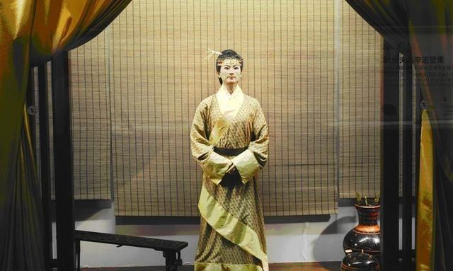 鄙人学浅,日本索要辛追夫人的半根头发,哪怕一寸也行,到底为何?