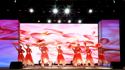 2舞群:厦门天马显示科技有限公司舞蹈《千红》在振奋人心的鼓声中