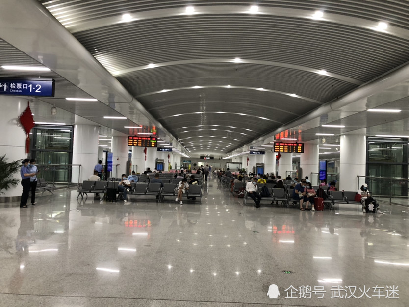 走一起去天河机场坐趟火车吧