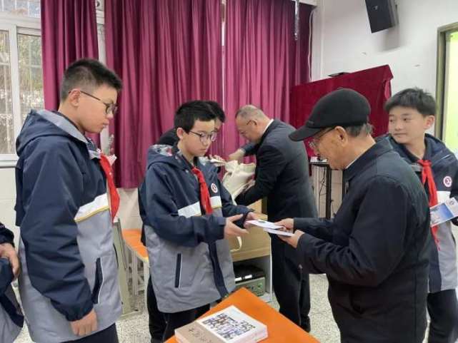 都有為院士來母校杭十中,和同學們談青春與夢想