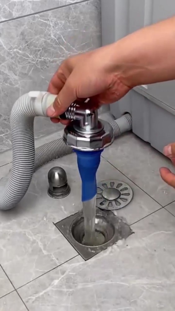 洗衣机排水管不要直接插在地漏里容易溢水和反味改一下更好用
