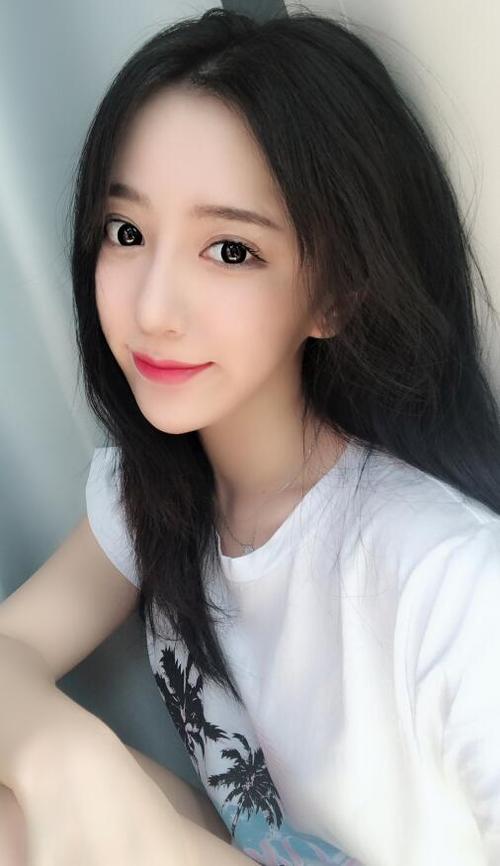 她毕业于清华大学,大家都非常羡慕女流的高学历,不过,在游戏主播中