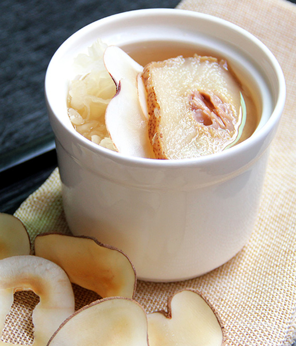 食养一方 | 甜甜的雪梨银耳炖海底椰,养颜又润肺.