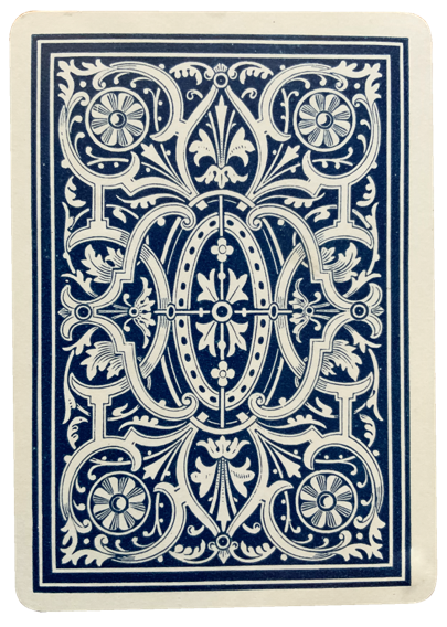 相比于100年前的牌背,侯爵的牌背花纹更为精致.