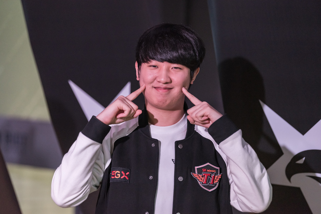 "khan"定律太可怕?网友调侃:edg这次夺冠,撼子哥起码1/3功劳