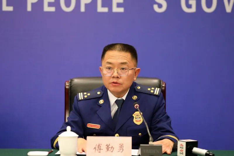 目前,全省的机场,火车站,客车站,150余家医院全部开通了"消防救援人员