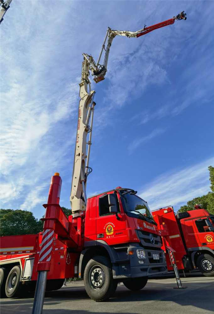 现场展示的消防车.