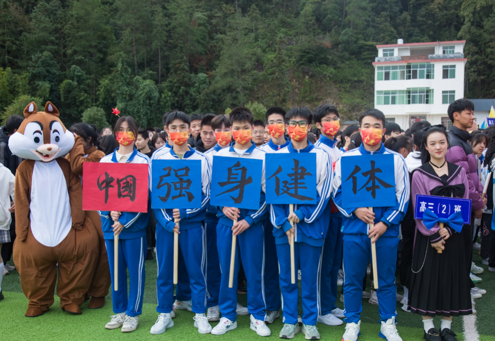 现场上犹三中运动会开幕