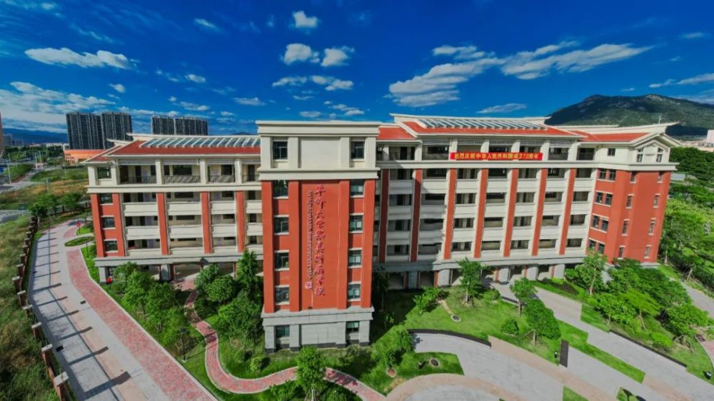 建成中小学,公办幼儿园学位12210个,其中,备受关注的华侨大学集美附属
