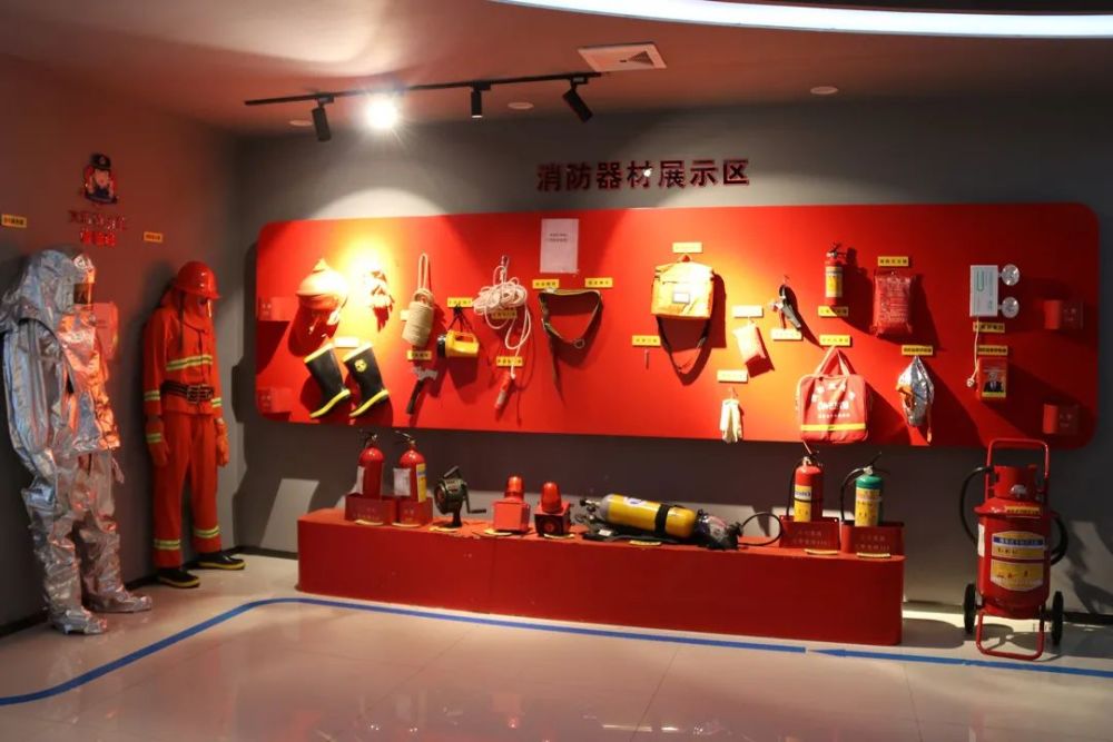 体验硬核技能来大沥消防体验馆致敬蓝朋友