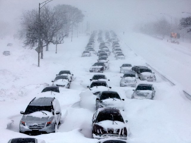 内蒙古特大暴雪停课停飞东北最厚吹雪近1米广东好想下雪