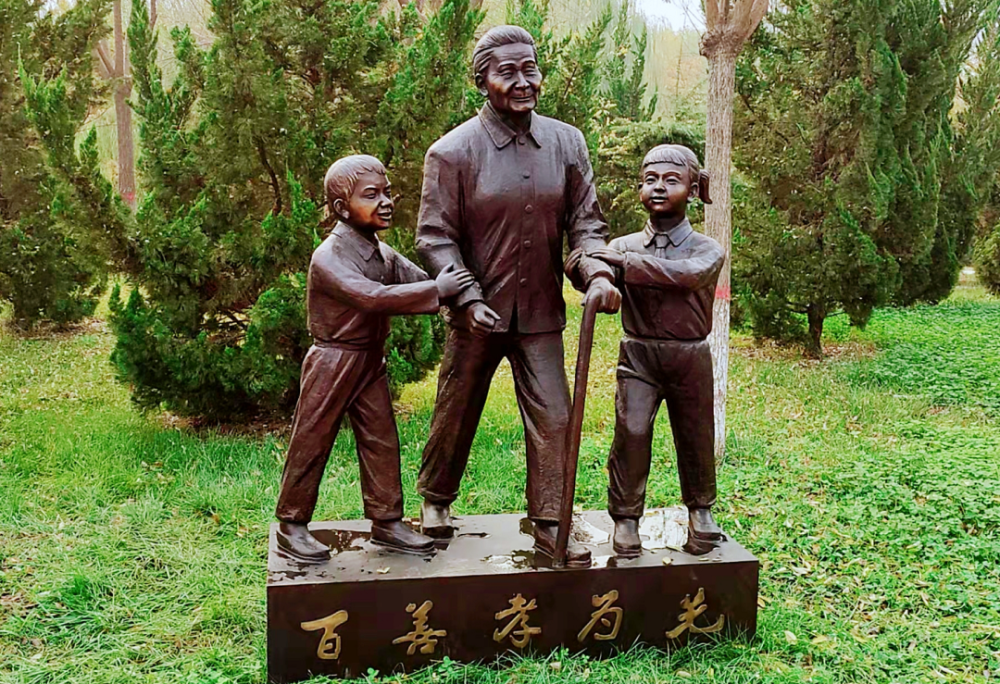 弘扬中华孝道培育文明新风滨河公园增设孝文化主题雕塑