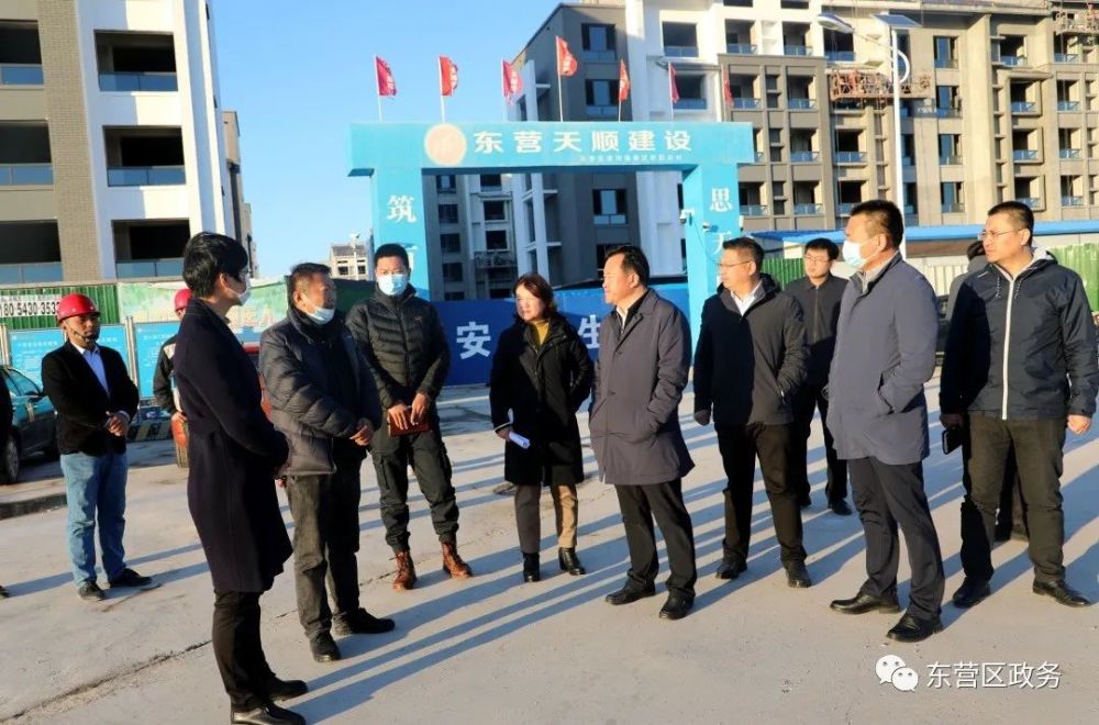 苟宏水调研龙居社区建设情况