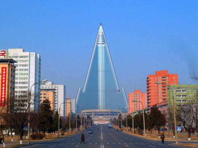 朝鲜的有趣故事,高楼大厦干净街道,反而没人逛街_腾讯新闻