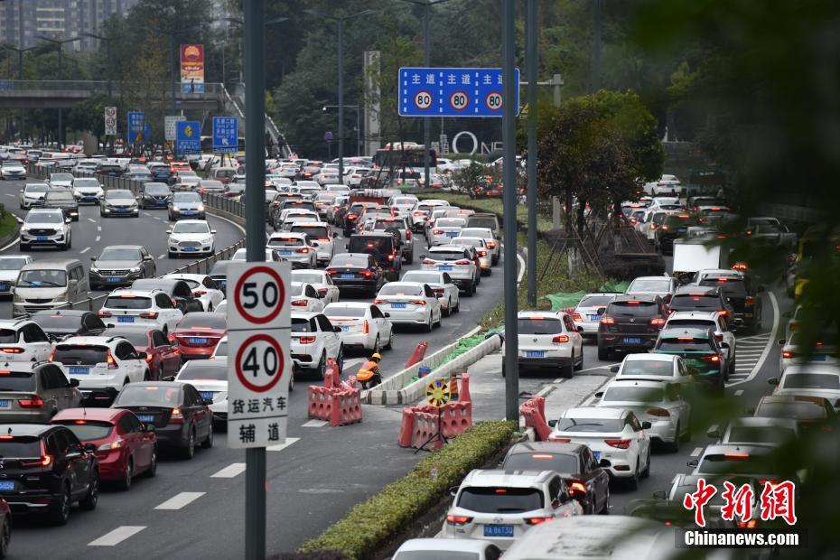 配合疫情防控成都市暫時取消機動車尾號限行