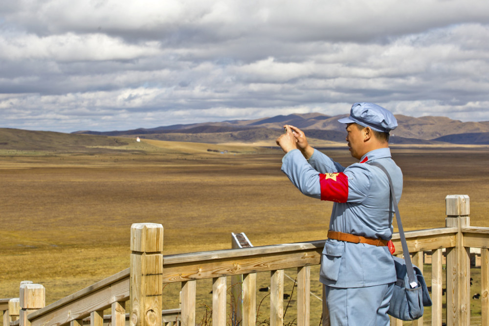 红军长征走过的大草原红原缅怀为理想而捐躯的红军战士