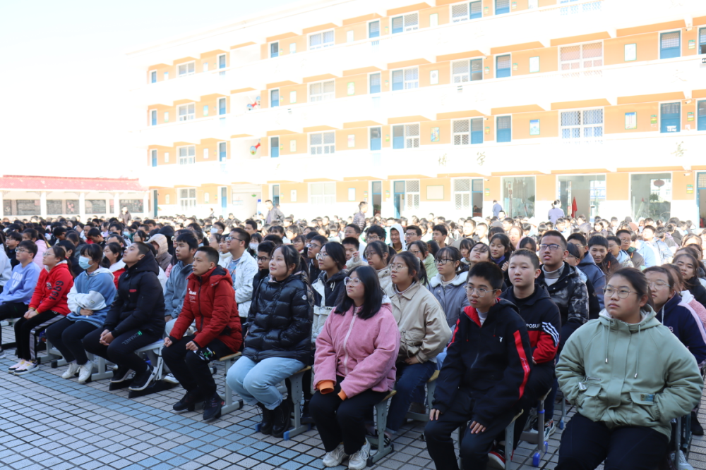 张店中学开展法制教育知识讲座及11.9消防知识宣传活动