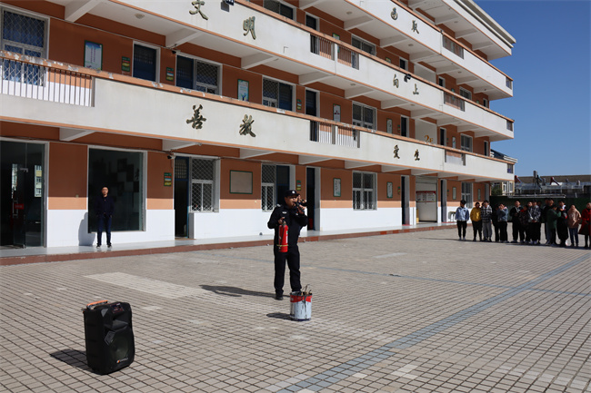 张店中学开展法制教育知识讲座及11.9消防知识宣传活动