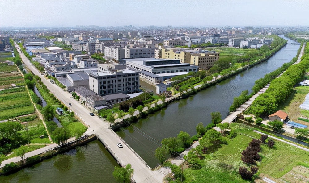 虽然长河镇只有4万多人口,但是这个小镇依旧出现了一位实力雄厚的企业