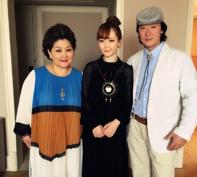 女儿问什么,爸爸就答什么,母亲乌日娜觉得父女俩的交流就像音乐一样