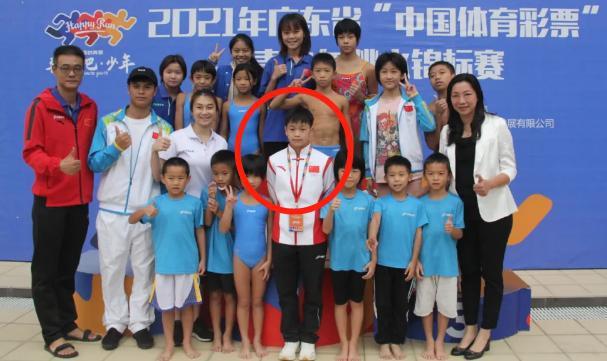 全红婵穿短袖训练,北方下雪回南方苦练,假期也不休