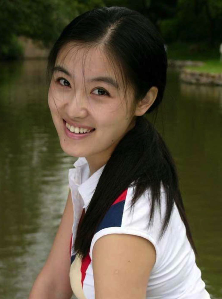 60后硬汉挥拳喝退老外救美,赢得80后芳心,如今已结婚16年