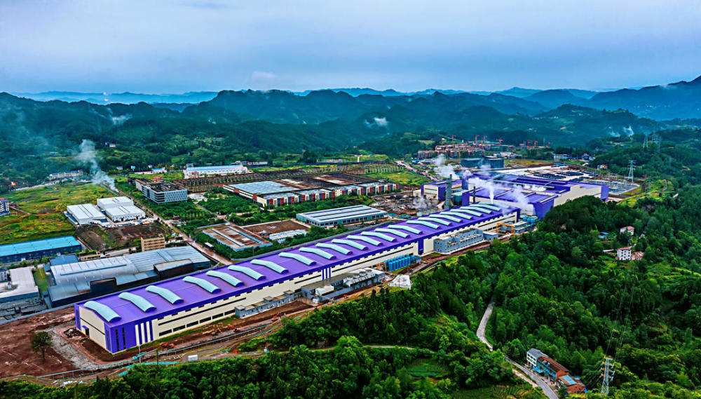 要持续放大宣汉中学教育品牌效应,推进县职中提档扩容,规划南坝中学