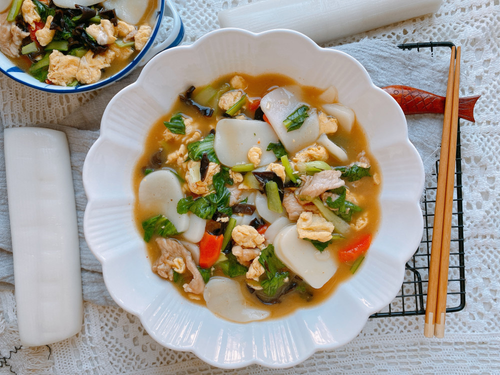 天冷来一碗热乎乎的汤年糕吧汤鲜味浓暖心暖胃大人小孩都喜欢