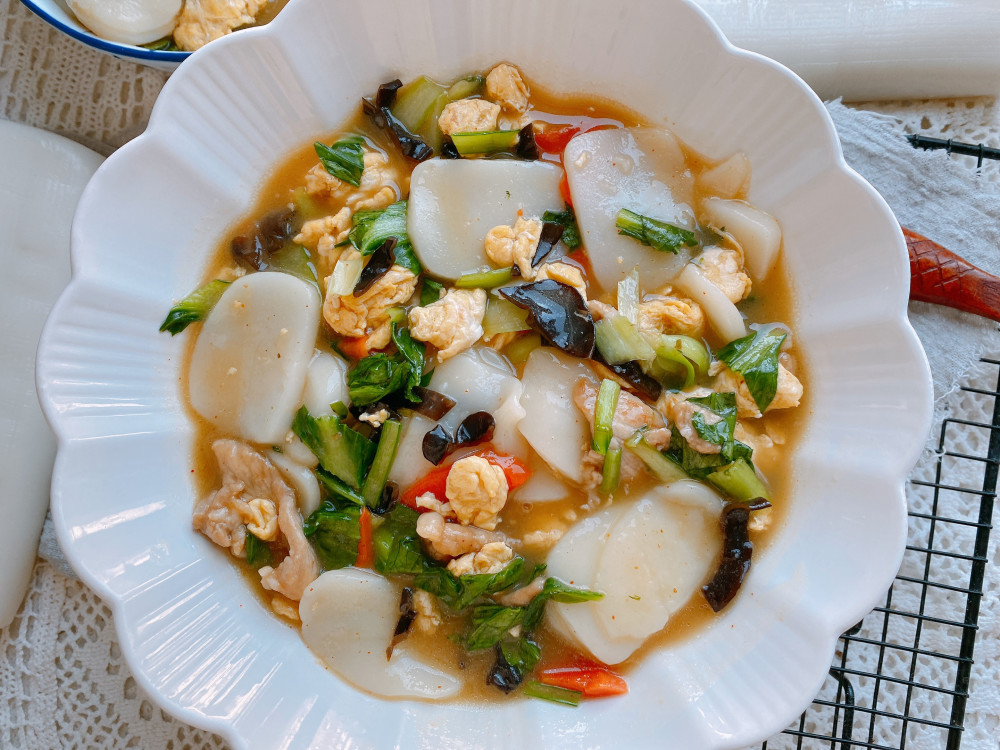 天冷来一碗热乎乎的汤年糕吧汤鲜味浓暖心暖胃大人小孩都喜欢