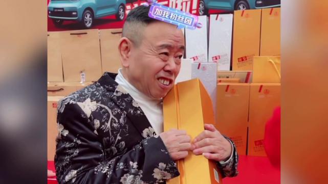 潘长江劝嘎子成了潘嘎之交直播卖酒晚节不保反诈警官连麦不敢接