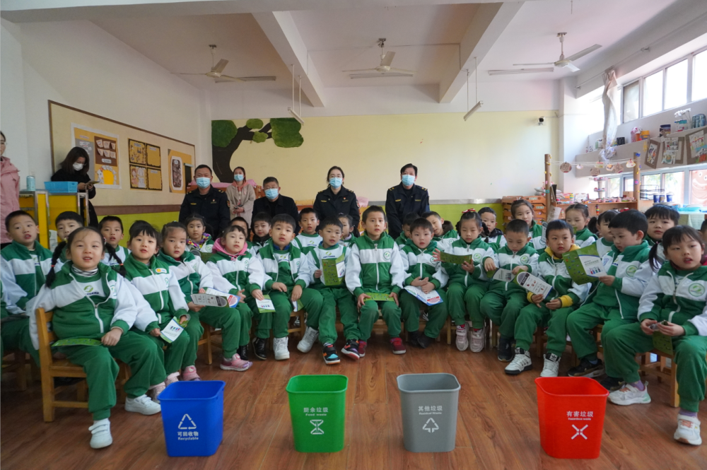 安徽蚌埠：经开区住建局开展垃圾分类宣传进校园活动