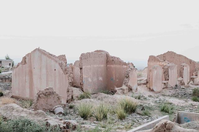 用新方式玩转大西北青海废弃石油小镇断壁残垣中的小星球