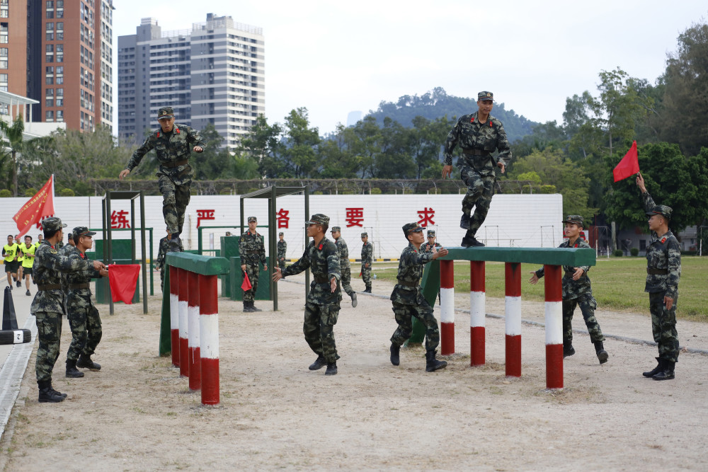 训练不降温看武警官兵火热大练兵