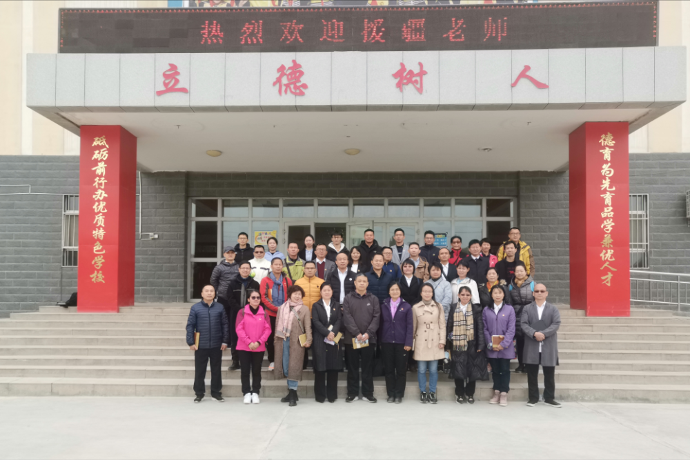 援疆教师们着力构建高效课堂,支教团与县教研室联合在疏附县第二中学