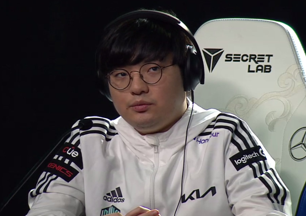 享受假期dk全队回国后辅助选手beryl开启原神直播