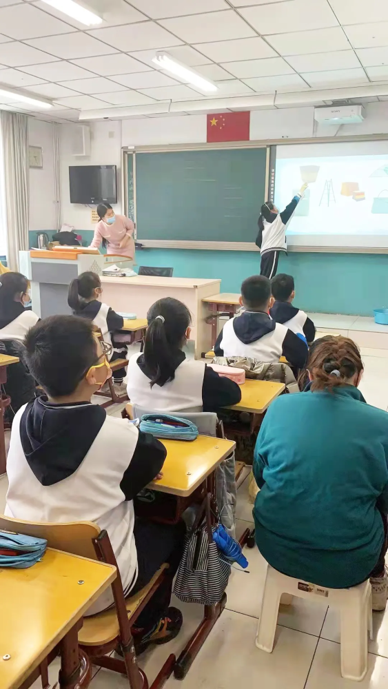 专家引领谋发展教研提质促双减白家庄小学迎曦分校