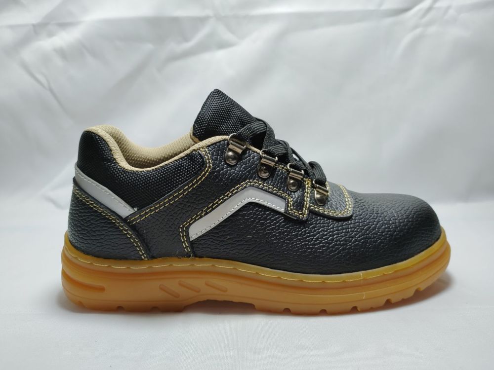 防水防滑劳保鞋最后,现在地下的工作者很多,不管是地铁施工还是隧道