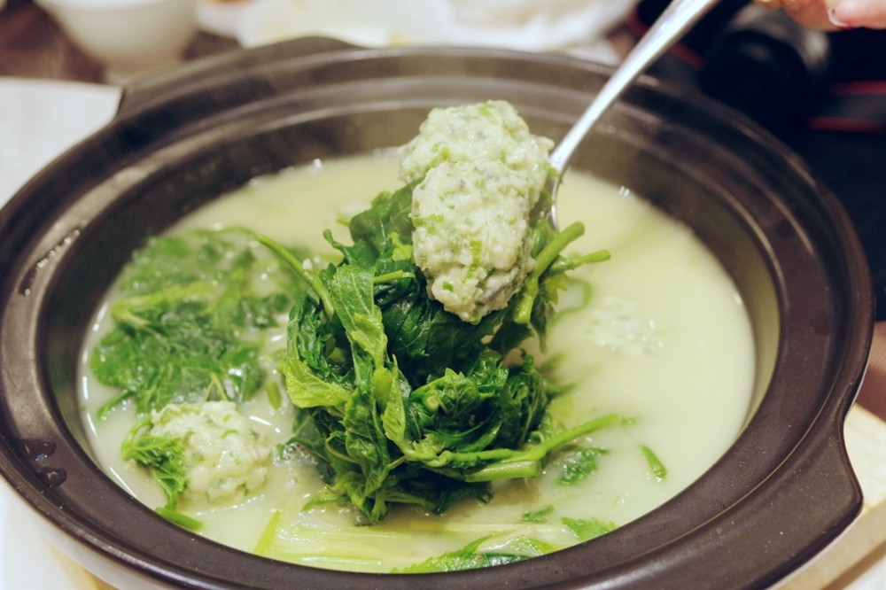 桑芽手打目鱼圆汤:在北方生活过的我对冬天缺乏绿意的天地印象深刻