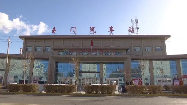 玉门火车检疫站卡口负责人 张富龙:"火车站对来玉人员进行精准管控,非