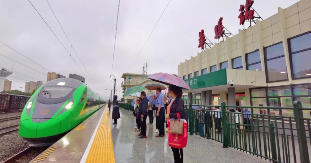 华县火车站正式开通运营 办理客运业务停靠 华县车站开行 :d5272次和d